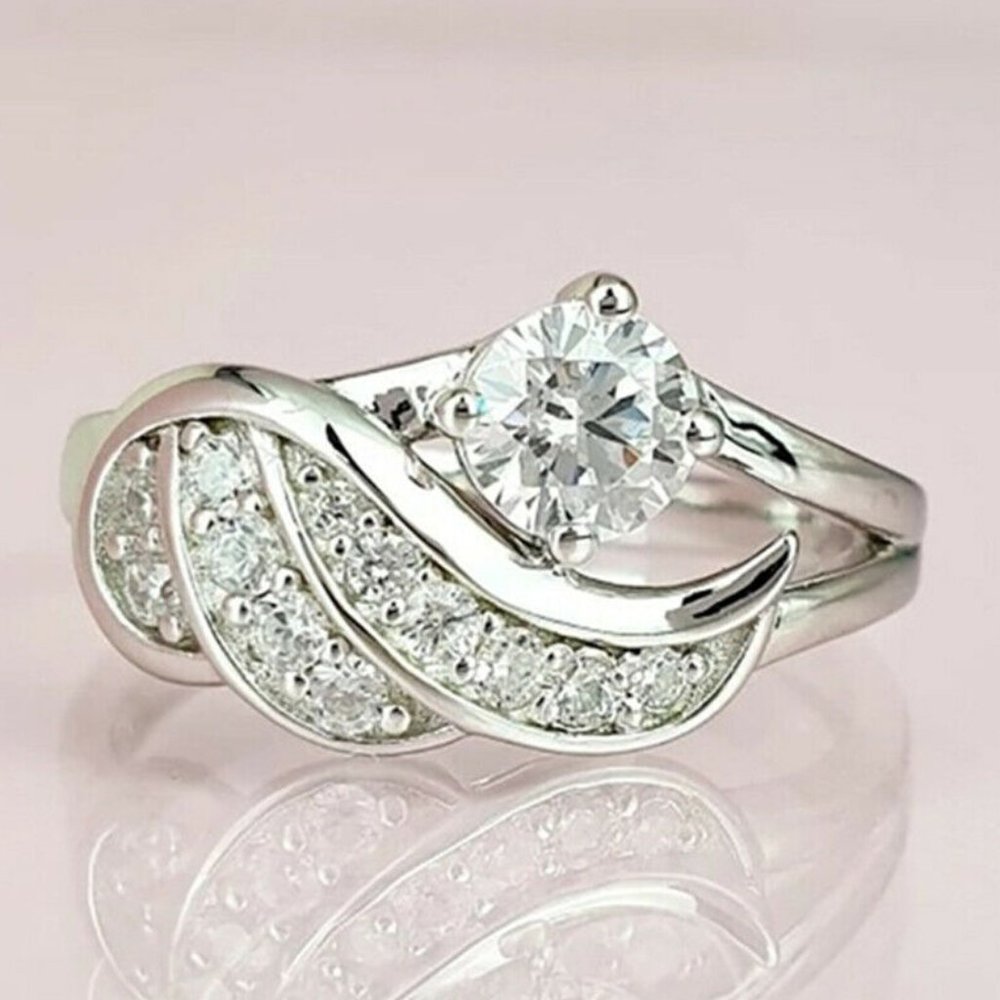 NWOT 1.16ct White Sapphire Fashion Ring